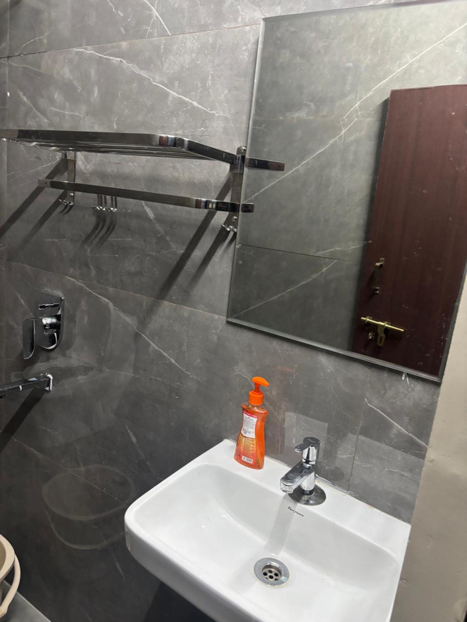 Nest Inn Homestay Тирупати Экстерьер фото